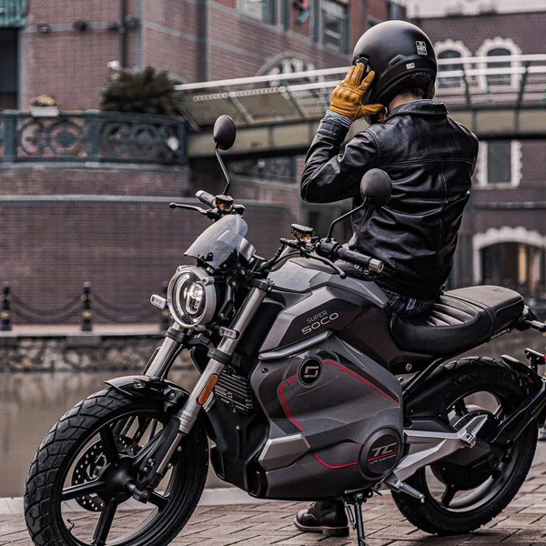 Elektrický motocykel Super Soco TC Wanderer dual battery sivý