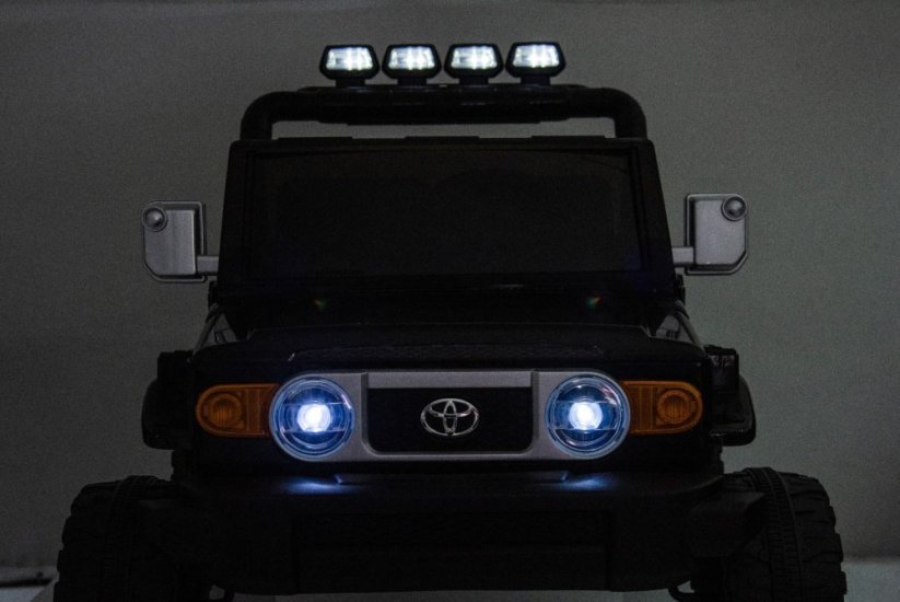 Beneo Elektrické autíčko Toyota FJ Cruiser XXL s pohonom 4x4, licencované (Dvojmiestne), čierne, Prenosná lítiová batéria, Vysoký podvozok, Dve sedadlá, Odpružená zadná náprava, 2,4 GHz Diaľkový ovládač, MP3 prehrávač s Bt, LED
