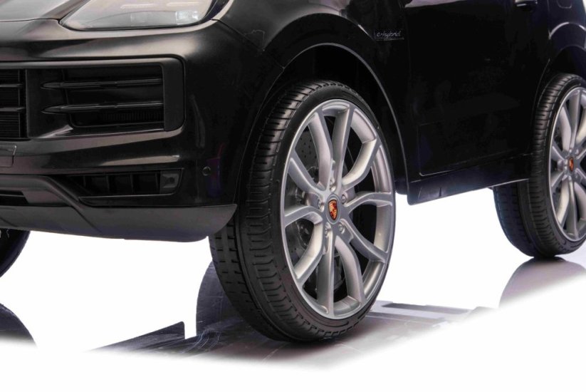 Elektrické autíčko Beneo Porsche Cayenne 12V s pohonem zadních kol a licencí (Jednomístné), černé, Lithiová baterie, široké sedátko, Odpružené nápravy, 2,4 GHz Dálkový ovladač, MP3 přehrávač se vstupem USB/AUX, LED světla