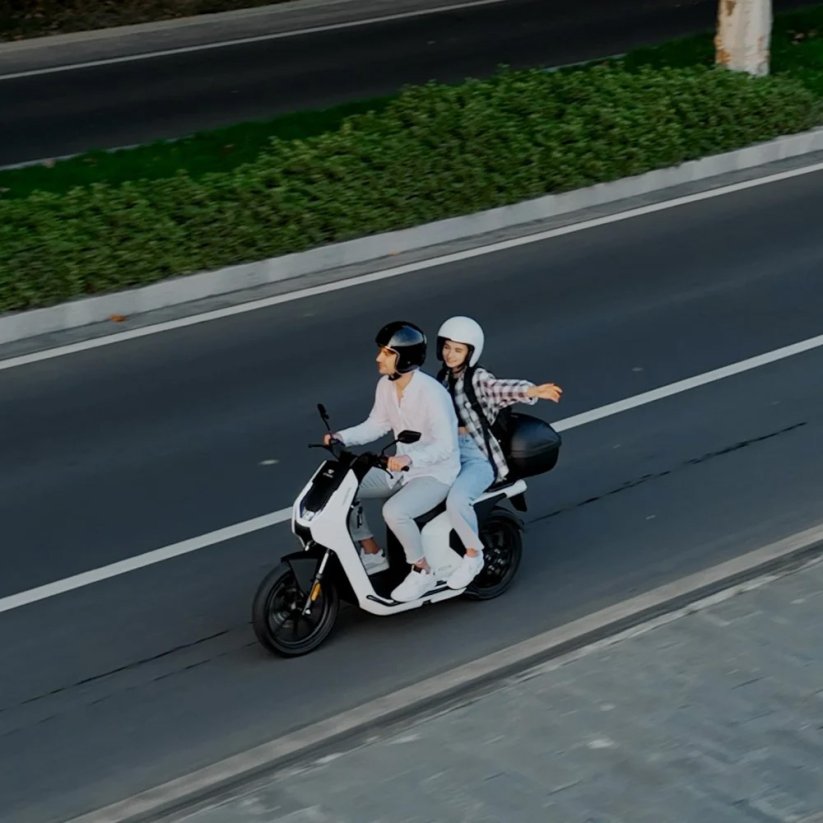 Motocykel Super Soco F01 biely