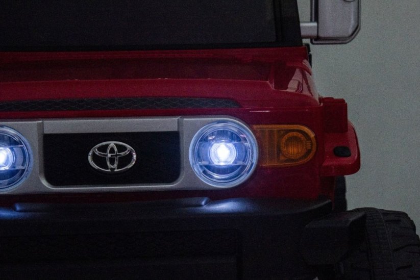 Beneo Elektrické autíčko Toyota FJ Cruiser XXL s pohonom 4x4, licencované (Dvojmiestne), červené, Prenosná lítiová batéria, Vysoký podvozok, Dve sedadlá, Odpružená zadná náprava, 2,4 GHz Diaľkový ovládač, MP3 prehrávač s Bt, LED
