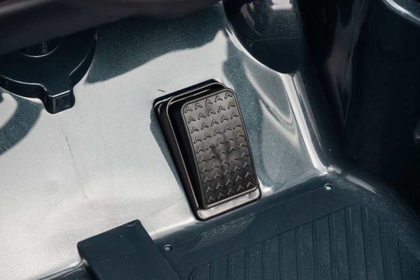 Beneo Elektrické auto BMW Mini Cooper 12V, černé, USB vstup s Bluetooth připojením na MP3 přehrávač, 2,4GHz dálkové ovládání, 2 x 25W motor, lithiová baterie, LED světla, ORIGINÁLNÍ licence