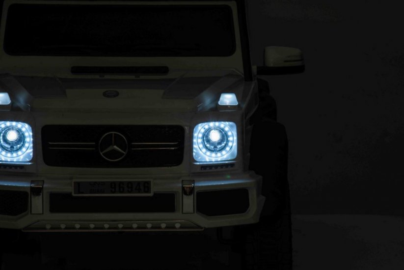 Beneo Elektrické autíčko Mercedes-Benz G63 AMG 6X6, Jednomístné, černé, 6 Koles s nezávislým odpružením, Pohon 2 x 45W, 12V10AH Baterie, Plastová kola a sedátko, Dálkové ovládání, Licencované