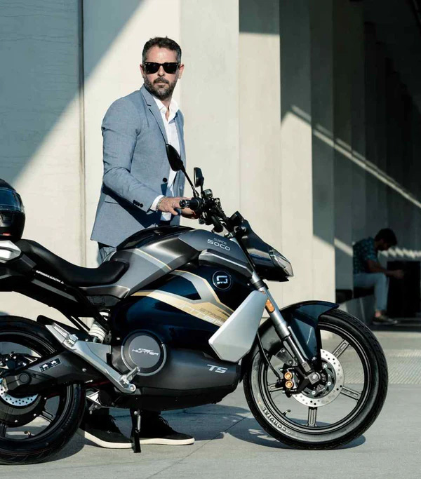 Elektrický motocykel Super Soco TS Streethunter dual battery čierny