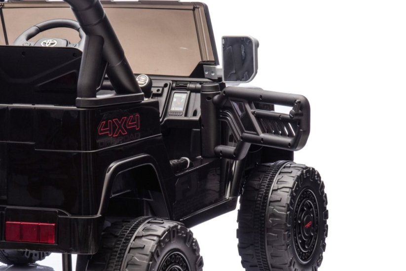Beneo Elektrické autíčko Toyota FJ Cruiser XXL s pohonom 4x4, licencované (Dvojmiestne), čierne, Prenosná lítiová batéria, Vysoký podvozok, Dve sedadlá, Odpružená zadná náprava, 2,4 GHz Diaľkový ovládač, MP3 prehrávač s Bt, LED