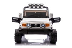 Beneo Elektrické autíčko Toyota FJ Cruiser XXL s pohonem 4x4, licencované (Dvoumístné), bílé, Přenosná lithiová baterie, Vysoký podvozek, Dvě sedadla, Odpružená zadní náprava, 2,4 GHz Dálkový ovladač, MP3 přehrávač s Bt, LED