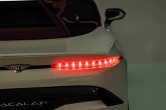 Elektrické autíčko Bentley Bacalar 12V, biele, Dvere otvárajúce sa nahor, 2.4 GHz diaľkové ovládanie, LED svetlá, USB/Aux Vstup, Odpruženie, Lítiová batéria, 2 X 25W motor, ORIGINÁL licencia