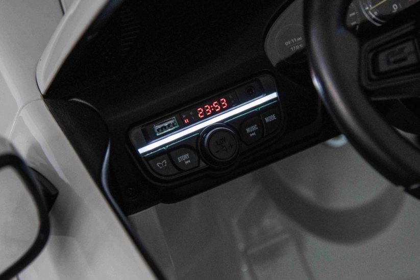 Beneo Elektrické autíčko Porsche 911GT3 24V s pohonom 4x4, biele, Dvojmiestne sedadlo, 2,4 GHz diaľkové ovládanie, USB/AUX Vstup, 200W motory, Odpruženie, Lítiová batéria, LED svetlá vpredu aj vzadu, ORIGINÁL licencia