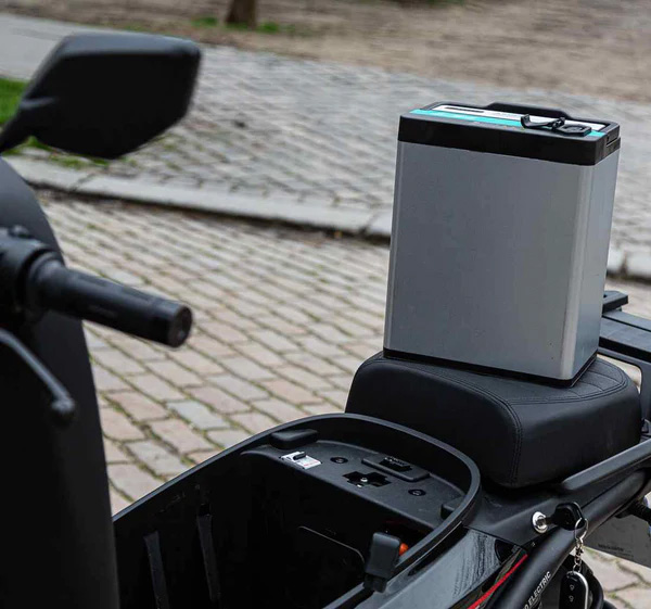 Elektrický skúter Super Soco CPX PRO dual battery biely