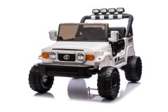 Beneo Elektrické autíčko Toyota FJ Cruiser XXL s pohonom 4x4, licencované (Dvojmiestne), biele, Prenosná lítiová batéria, Vysoký podvozok, Dve sedadlá, Odpružená zadná náprava, 2,4 GHz Diaľkový ovládač, MP3 prehrávač s Bt, LED