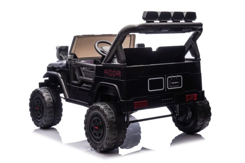 Beneo Elektrické autíčko Toyota FJ Cruiser XXL s pohonom 4x4, licencované (Dvojmiestne), čierne, Prenosná lítiová batéria, Vysoký podvozok, Dve sedadlá, Odpružená zadná náprava, 2,4 GHz Diaľkový ovládač, MP3 prehrávač s Bt, LED