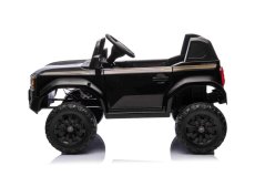 Elektrické autíčko Toyota Landcruiser 12V, čierne, široké jednomiestne sedadlo, 2,4 GHz diaľkové ovládanie, USB / AUX Vstup, Bluetooth, Odpruženie, Lítiová batéria, LED svetlá, 2 X 25W Motor, ORIGINÁL licencia