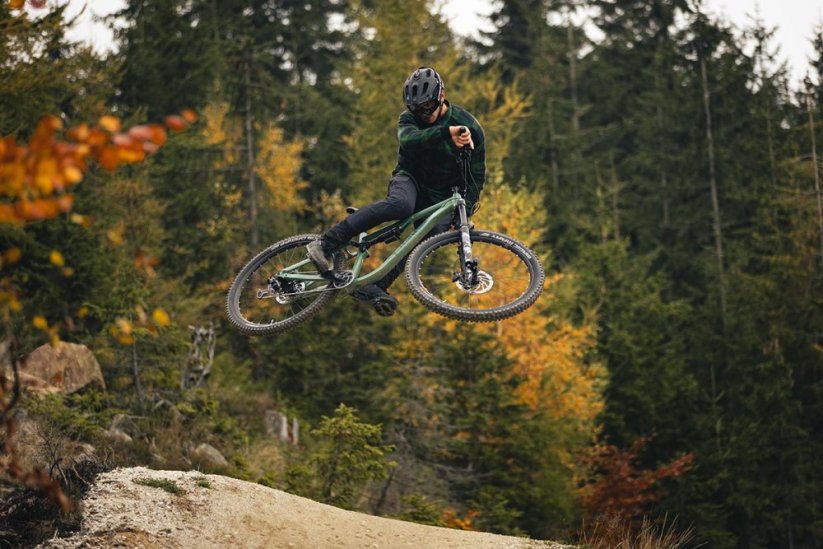 Horský bicykel Pells Tarpan AM 1 2024 moss green