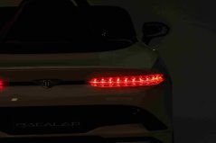 Elektrické autíčko Bentley Bacalar 12V, bílé, Dveře otevírající se nahoru, 2.4 GHz dálkové ovládání, LED světla, USB/Aux Vstup, Odpružení, Lithiová baterie, 2 X 25W motor, ORIGINÁL licence
