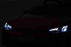 Beneo Elektrické autíčko Audi RS E-tron GT 12V, šedé, široké jednomiestne sedadlo, 2,4 GHz diaľkové ovládanie, USB / AUX Vstup, Bluetooth, Odpruženie, Lítiová batéria, LED svetlá, 2 X 25W Motor, ORIGINÁL licencia