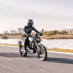 Elektrický motocykel Super Soco TC MAX s hlinikovými kolesami