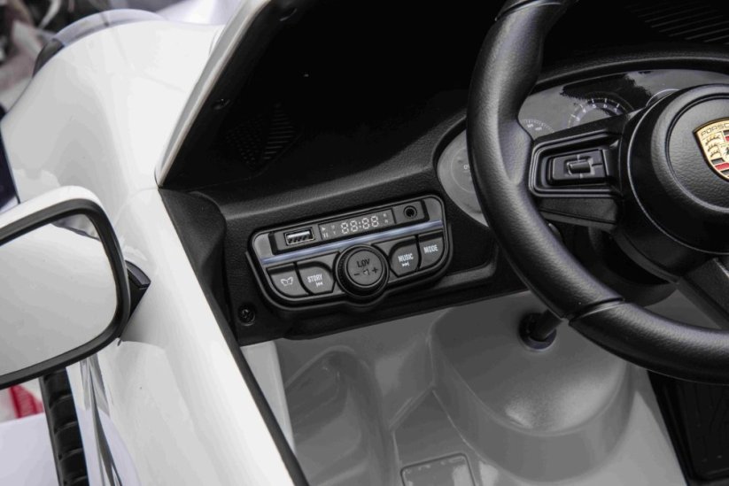 Beneo Elektrické autíčko Porsche 911GT3 24V s pohonom 4x4, biele, Dvojmiestne sedadlo, 2,4 GHz diaľkové ovládanie, USB/AUX Vstup, 200W motory, Odpruženie, Lítiová batéria, LED svetlá vpredu aj vzadu, ORIGINÁL licencia