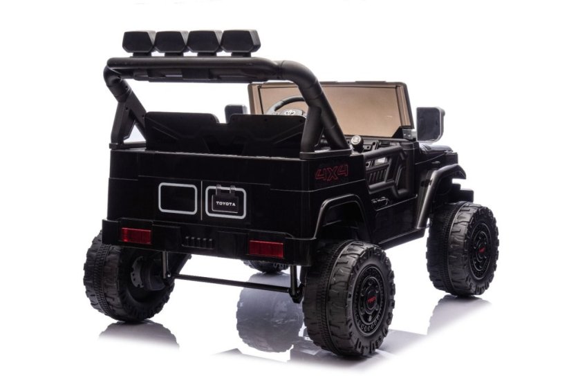 Beneo Elektrické autíčko Toyota FJ Cruiser XXL s pohonom 4x4, licencované (Dvojmiestne), čierne, Prenosná lítiová batéria, Vysoký podvozok, Dve sedadlá, Odpružená zadná náprava, 2,4 GHz Diaľkový ovládač, MP3 prehrávač s Bt, LED