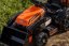 Beneo elektrický Traktor Farmer s naberačkou a vlečkou Pohon zadných kolies 12V batéria Plastové kolesá široké sedadlo 24 GHz Diaľkový ovládač Jednomiestne MP3 prehrávač led Svetlá oranžová