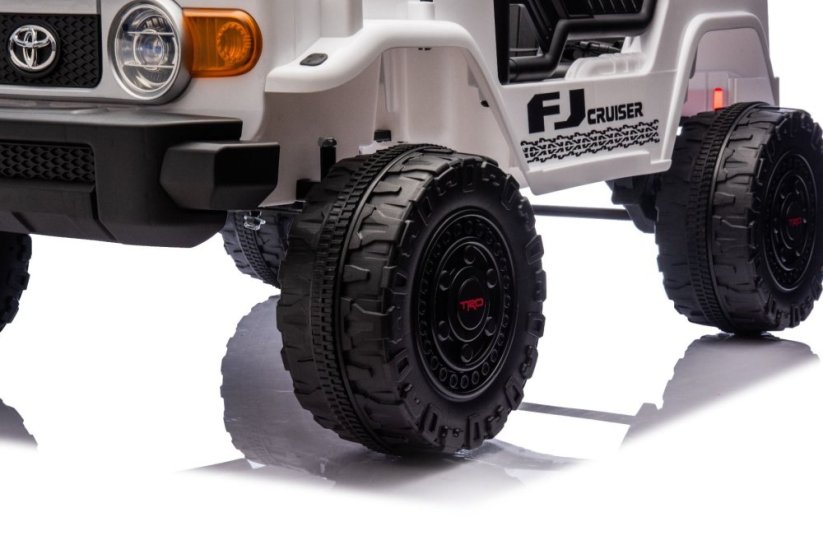Beneo Elektrické autíčko Toyota FJ Cruiser XXL s pohonom 4x4, licencované (Dvojmiestne), biele, Prenosná lítiová batéria, Vysoký podvozok, Dve sedadlá, Odpružená zadná náprava, 2,4 GHz Diaľkový ovládač, MP3 prehrávač s Bt, LED