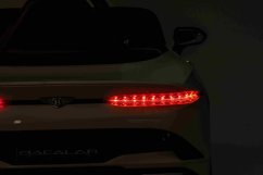 Elektrické autíčko Bentley Bacalar 12V, biele, Dvere otvárajúce sa nahor, 2.4 GHz diaľkové ovládanie, LED svetlá, USB/Aux Vstup, Odpruženie, Lítiová batéria, 2 X 25W motor, ORIGINÁL licencia