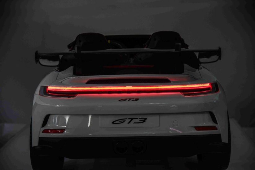 Beneo Elektrické autíčko Porsche 911GT3 24V s pohonom 4x4, biele, Dvojmiestne sedadlo, 2,4 GHz diaľkové ovládanie, USB/AUX Vstup, 200W motory, Odpruženie, Lítiová batéria, LED svetlá vpredu aj vzadu, ORIGINÁL licencia