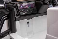 Beneo Elektrické autíčko Toyota FJ Cruiser XXL s pohonom 4x4, licencované (Dvojmiestne), biele, Prenosná lítiová batéria, Vysoký podvozok, Dve sedadlá, Odpružená zadná náprava, 2,4 GHz Diaľkový ovládač, MP3 prehrávač s Bt, LED