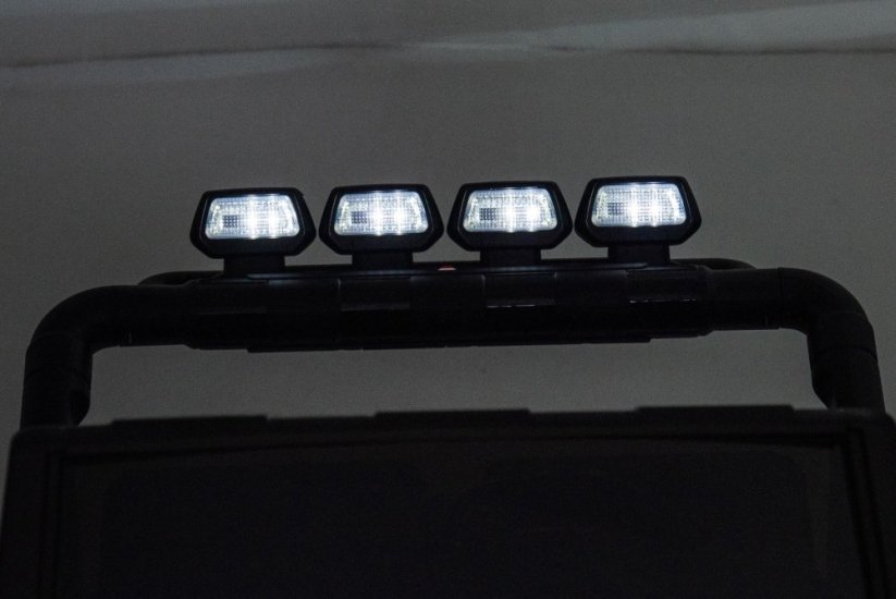 Beneo Elektrické autíčko Toyota FJ Cruiser XXL s pohonom 4x4, licencované (Dvojmiestne), čierne, Prenosná lítiová batéria, Vysoký podvozok, Dve sedadlá, Odpružená zadná náprava, 2,4 GHz Diaľkový ovládač, MP3 prehrávač s Bt, LED