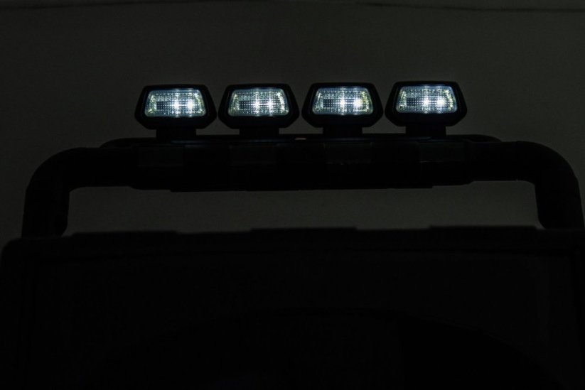 Beneo Elektrické autíčko Toyota FJ Cruiser XXL s pohonom 4x4, licencované (Dvojmiestne), čierne, Prenosná lítiová batéria, Vysoký podvozok, Dve sedadlá, Odpružená zadná náprava, 2,4 GHz Diaľkový ovládač, MP3 prehrávač s Bt, LED