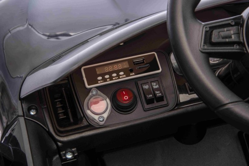 Elektrické autíčko Beneo Porsche Cayenne 12V s pohonem zadních kol a licencí (Jednomístné), černé, Lithiová baterie, široké sedátko, Odpružené nápravy, 2,4 GHz Dálkový ovladač, MP3 přehrávač se vstupem USB/AUX, LED světla