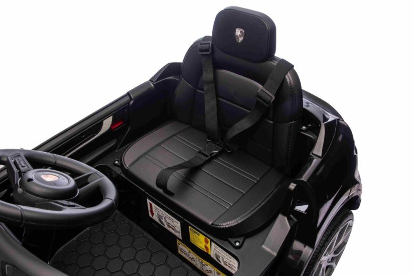 Elektrické autíčko Beneo Porsche Cayenne 12V s pohonem zadních kol a licencí (Jednomístné), černé, Lithiová baterie, široké sedátko, Odpružené nápravy, 2,4 GHz Dálkový ovladač, MP3 přehrávač se vstupem USB/AUX, LED světla