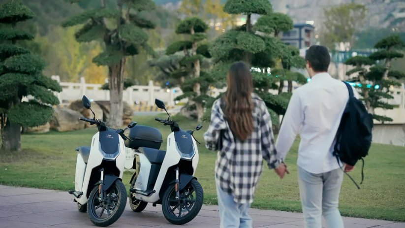 Motocykel Super Soco F01 červený