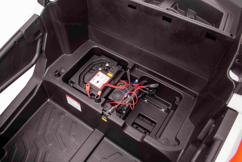 Beneo Elektrické autíčko Can-am Maverick, černá, dvoumístné, odpružená přední a zadní náprava, 2,4 Ghz dálkové ovládání, přenosná baterie, 4 x 35W Motory, EVA kola, koženková sedadla, MP3 přehrávač