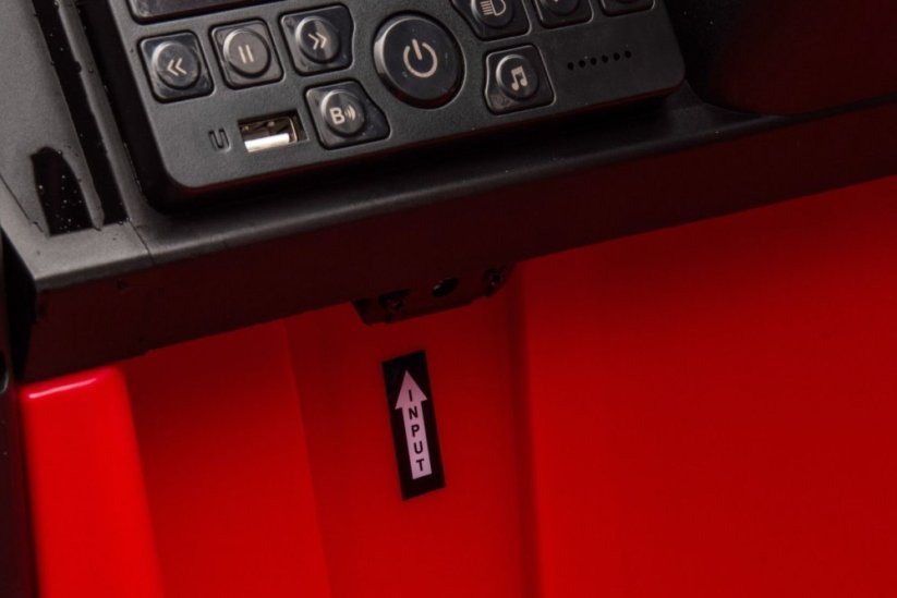 Beneo Elektrické autíčko Toyota FJ Cruiser XXL s pohonom 4x4, licencované (Dvojmiestne), červené, Prenosná lítiová batéria, Vysoký podvozok, Dve sedadlá, Odpružená zadná náprava, 2,4 GHz Diaľkový ovládač, MP3 prehrávač s Bt, LED