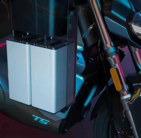Elektrický motocykel Super Soco TS Streethunter dual battery sivý