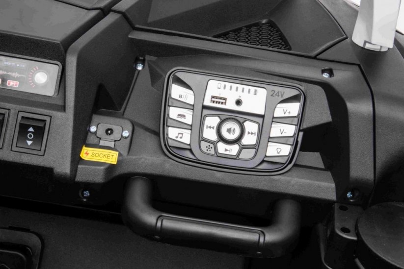 Beneo Elektrické autíčko Utv XXL 24V dvojmiestne 180 W motory nafukovacie gumené kolesá odpružené zadné nápravy kotúčová brzda čalúnené sedadlo nastaviteľný volant bluetooth MP3 prehrá biela