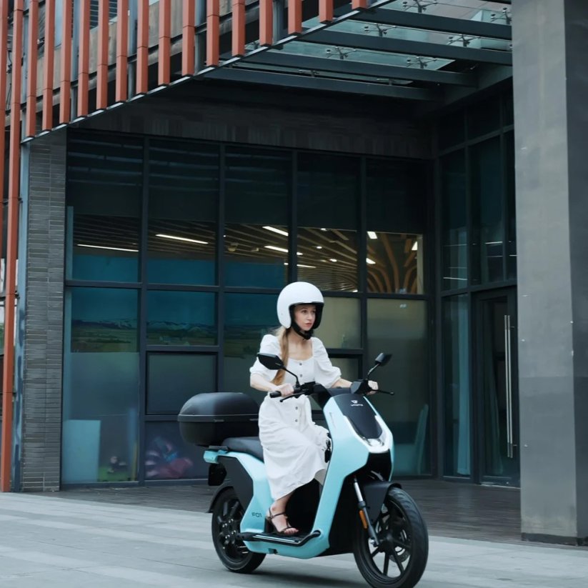 Motocykel Super Soco F01 červený