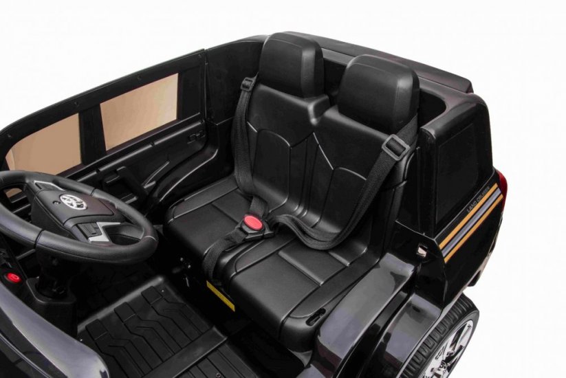 Beneo Elektrické autíčko Toyota Landcruiser 12V čierne Koženkové sedadlo 2,4 GHz diaľkové ovládanie USB / AUX Vstup Odpruženie 12V batéria Mäkké EVA kolesá 2 X 35W MOTOR ORIGINAL licencia