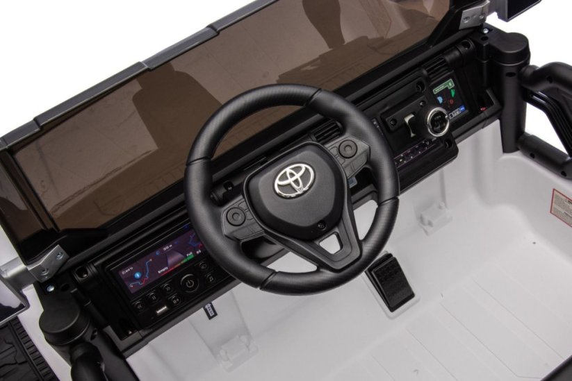 Beneo Elektrické autíčko Toyota FJ Cruiser XXL s pohonom 4x4, licencované (Dvojmiestne), biele, Prenosná lítiová batéria, Vysoký podvozok, Dve sedadlá, Odpružená zadná náprava, 2,4 GHz Diaľkový ovládač, MP3 prehrávač s Bt, LED