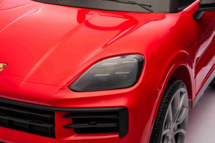 Elektrické autíčko Beneo Porsche Cayenne 12V s pohonem zadních kol a licencí (Jednomístné), červené, Lithiová baterie, široké sedátko, Odpružené nápravy, 2,4 GHz Dálkový ovladač, MP3 přehrávač se vstupem USB/AUX, LED světla